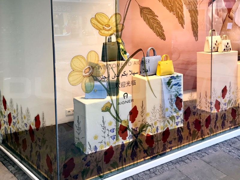 Schaufensterbeschriftung auf transparenter Folie