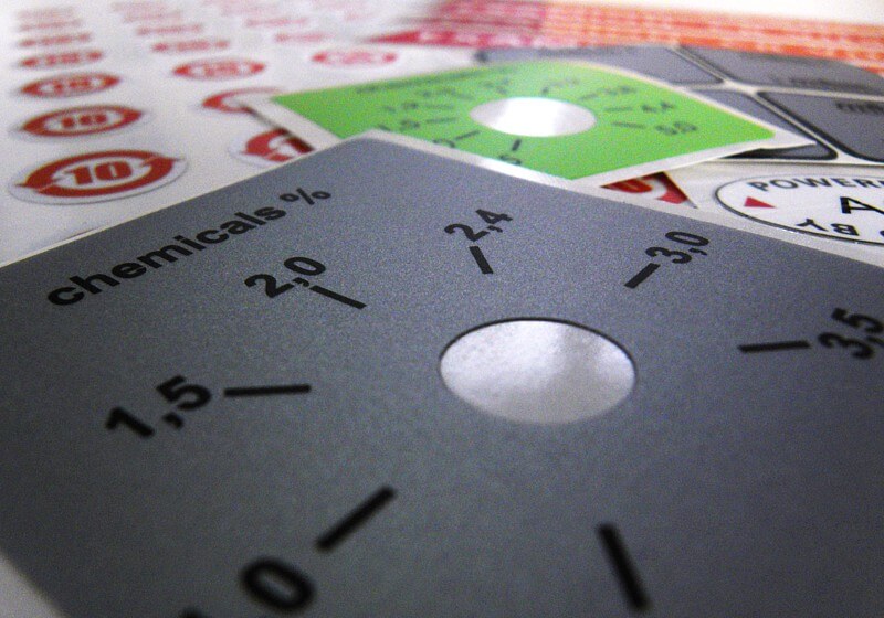 aufkleber-formschnitt-maschinenkennzeichnung-duktus-stuttgart-zuffenhausen