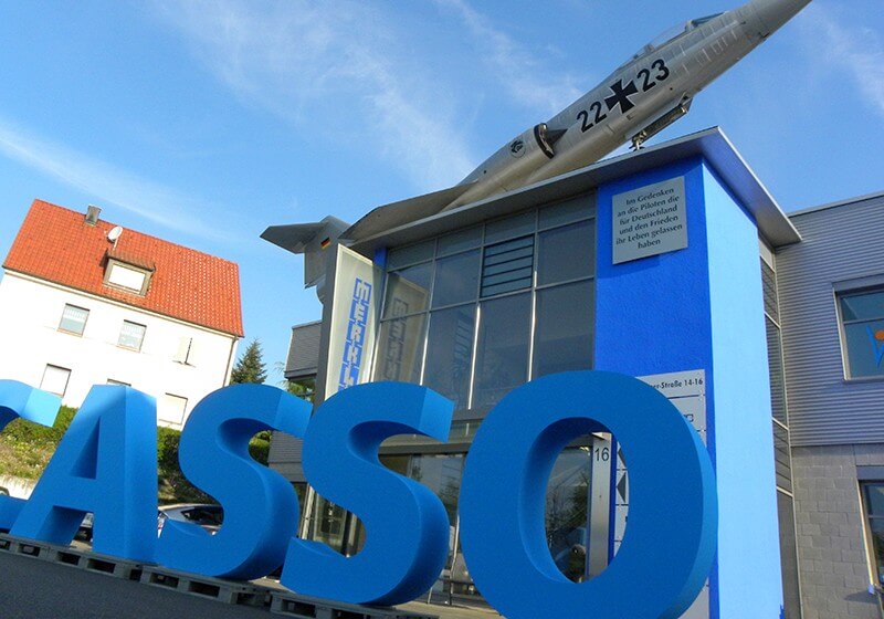 aussenwerbung-xxl-buchstaben-duktus-stuttgart-zuffenhausen