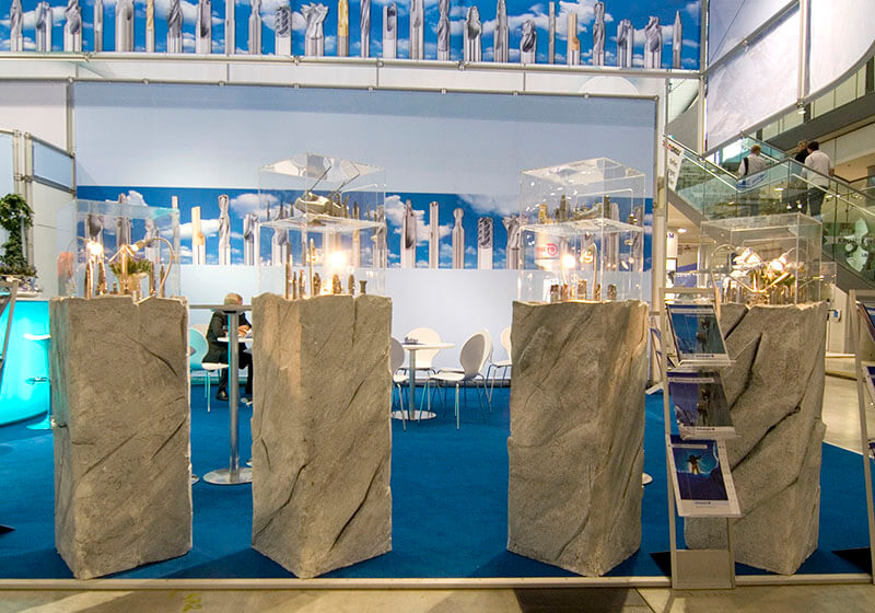 referenzen-vitrinen-stein-design-duktus-stuttgart-zuffenhausen